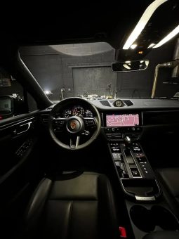 
										2023 Porsche Macan S, Black, 23,000 km full									
