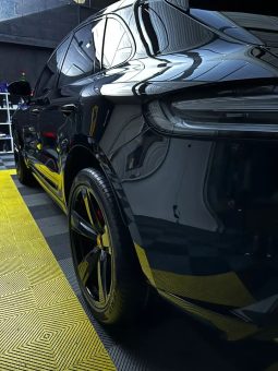 
										2023 Porsche Macan S, Black, 23,000 km full									