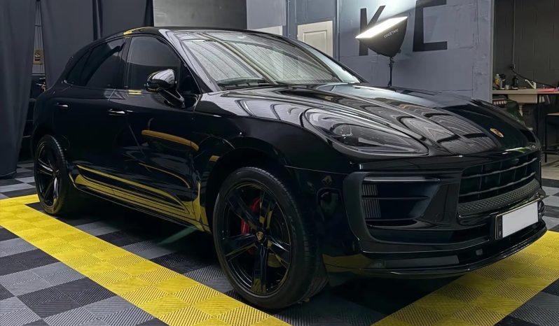 
								2023 Porsche Macan S, Black, 23,000 km full									