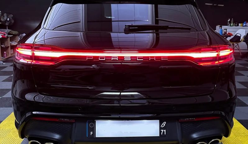 
								2023 Porsche Macan S, Black, 23,000 km full									