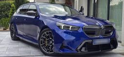 2025 BMW M5 TOURING 4.4 V8 PHEV 727 cv – CERAMIQUE – CARBONE